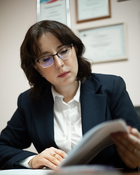 Адвокат Хардина Елена